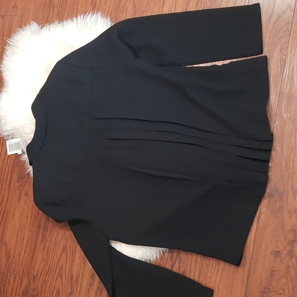 JustFab Pleated Back Button Front Black Blazer - Picture 2 of 6